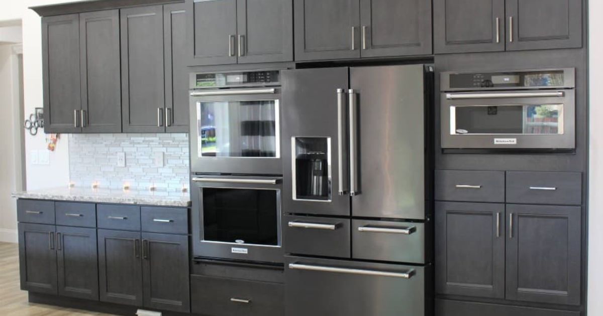 What Colour Cabinets Go With Black Stainless Steel Appliances