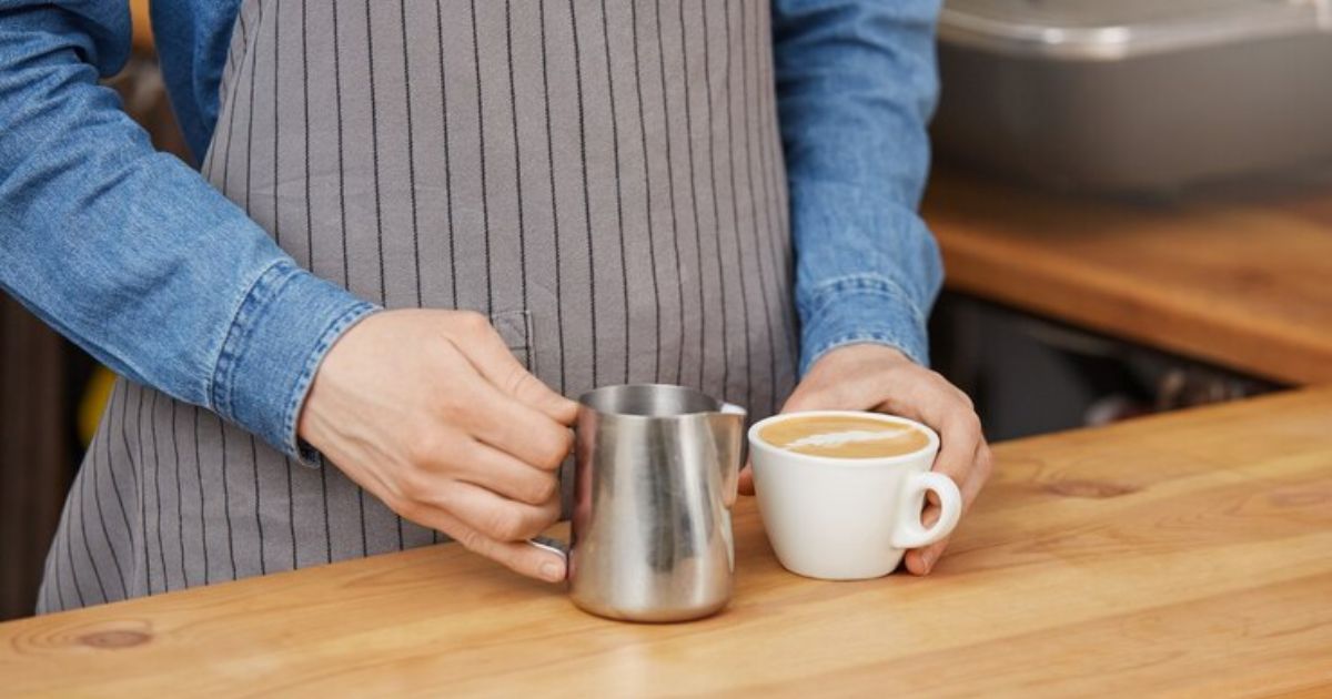 Easy Milk Texturing With The De'longhi Ec680m Stainless Steel Steam Wand